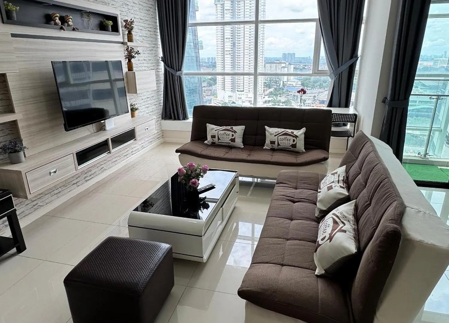 Jb City Luxe Suasana 2Br 6Pax Jbcc&Cs Ciq contacts